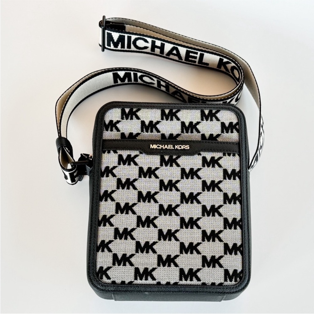 🎉SOLD🎉 Michael Kors Cooper Logo Jacquard Flight Bag 🔅SOLD OUT ONLINE🔆